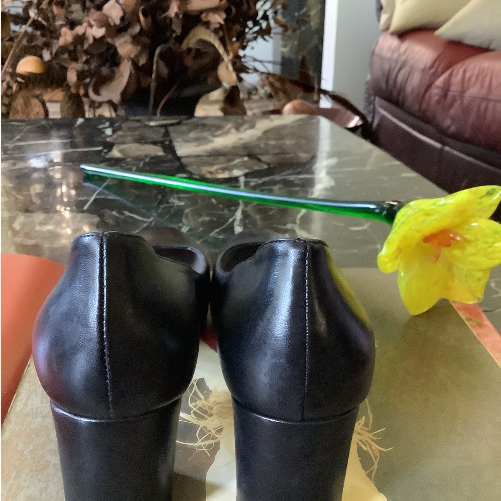 Aquatalia Pasha Black Italian Leather Pumps size 8.5 - Picture 4 of 5